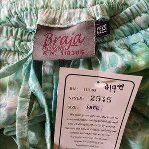 Women’s skit. Multi color! Beautiful!